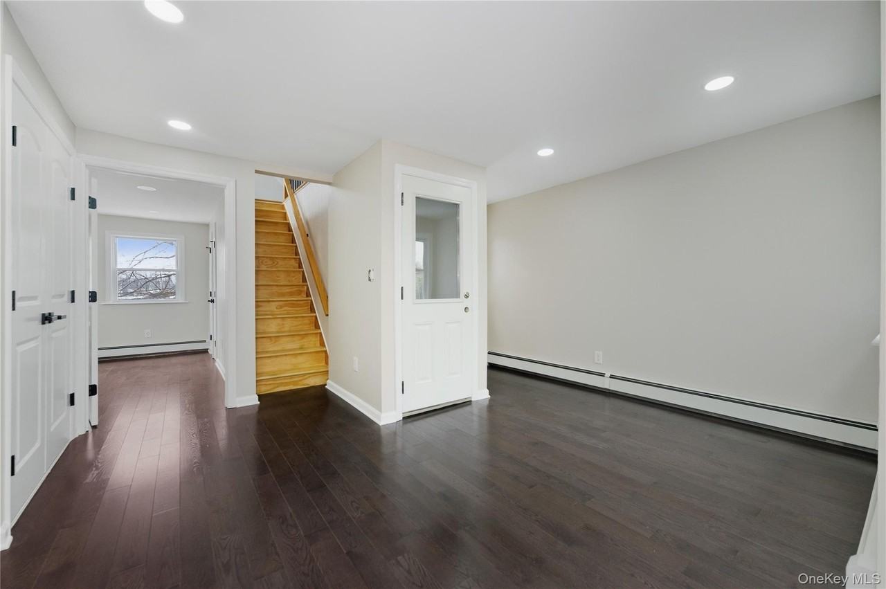 120 Maple Ave - Photo 3 of 17