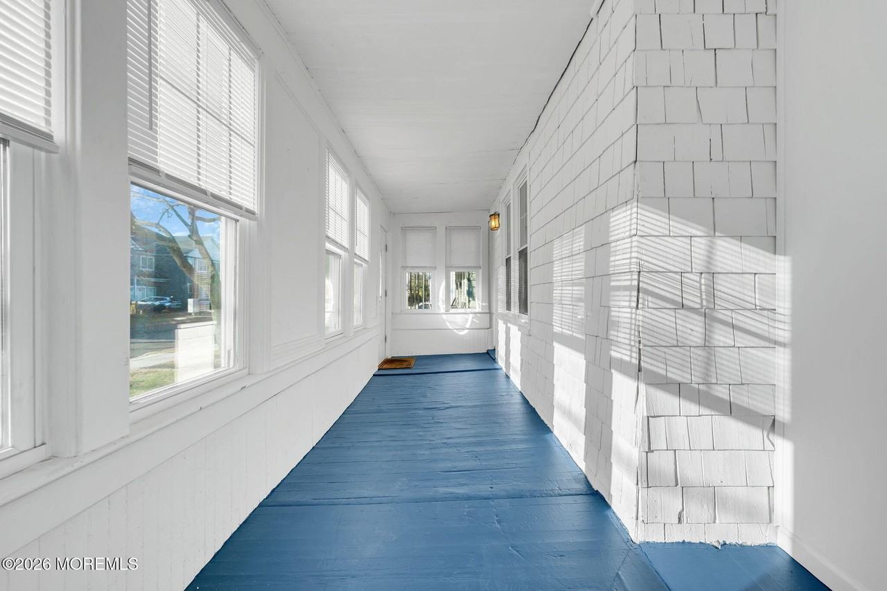 104 Bank St - Photo 3 of 16