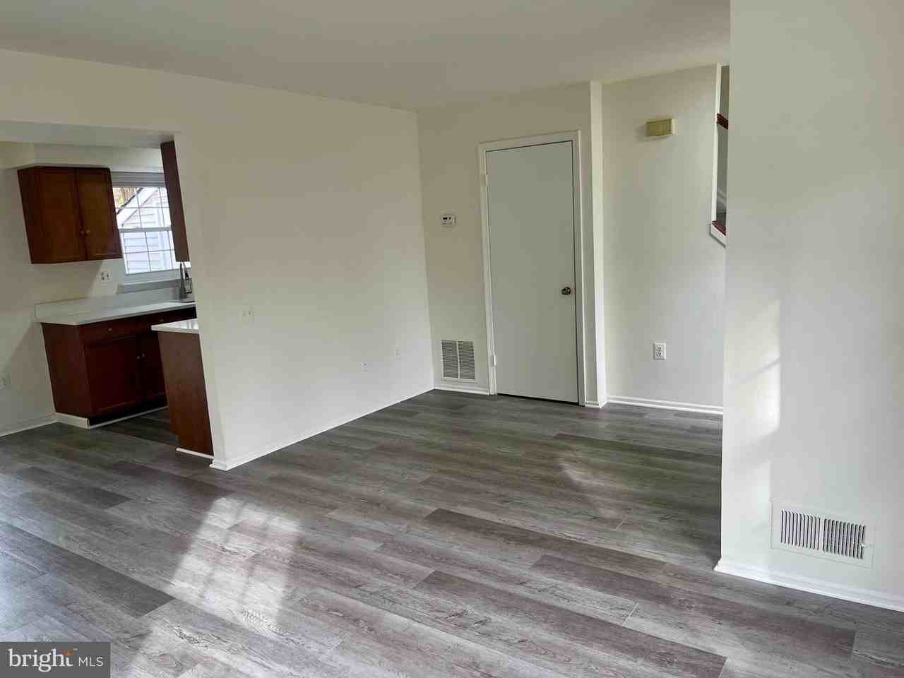 702 Brandon Cir - Photo 3 of 14