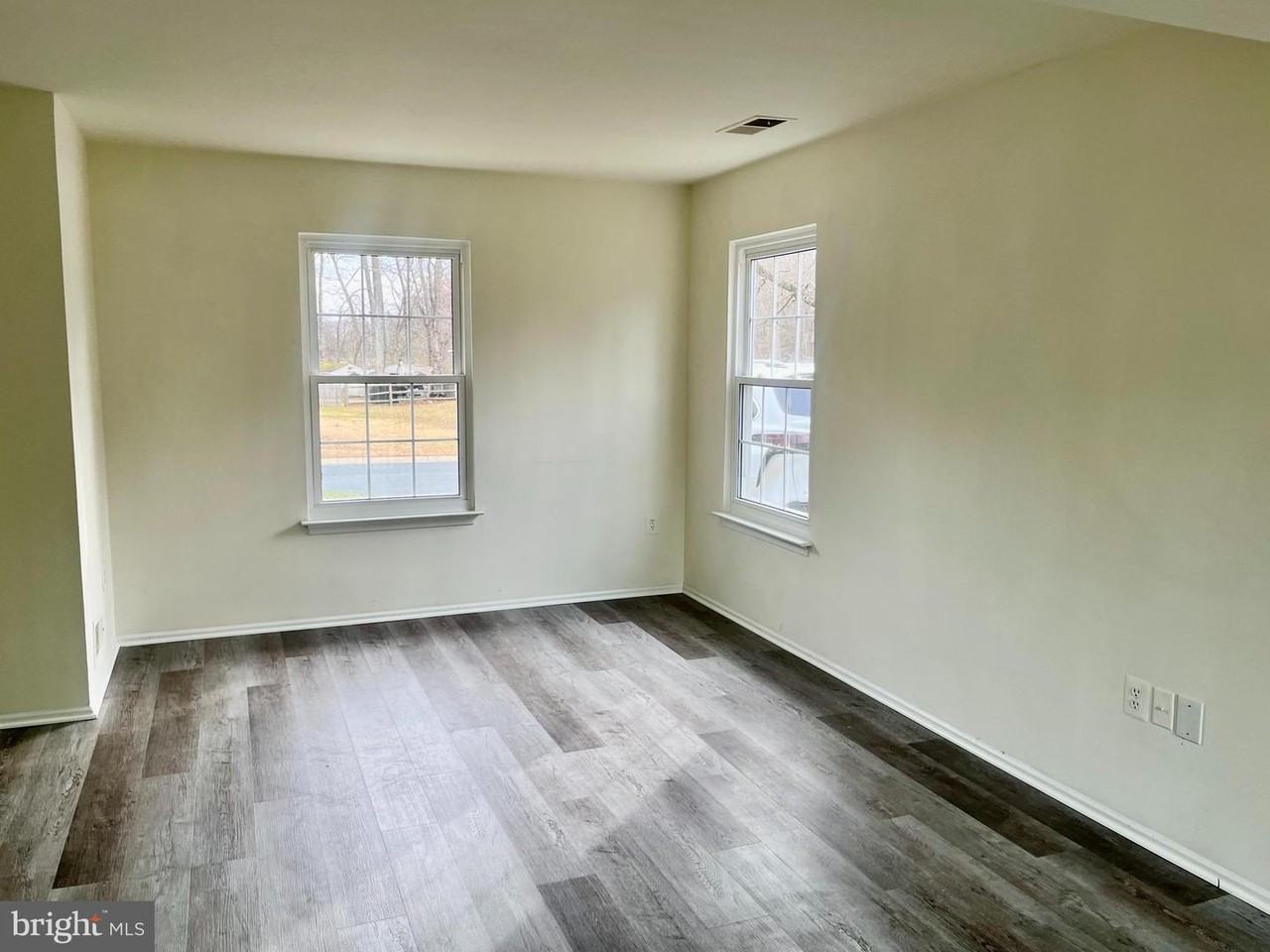 702 Brandon Cir - Photo 4 of 14