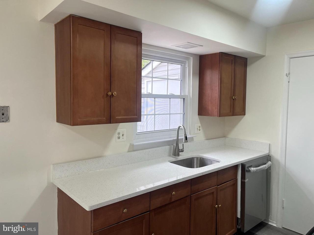 702 Brandon Cir - Photo 7 of 14