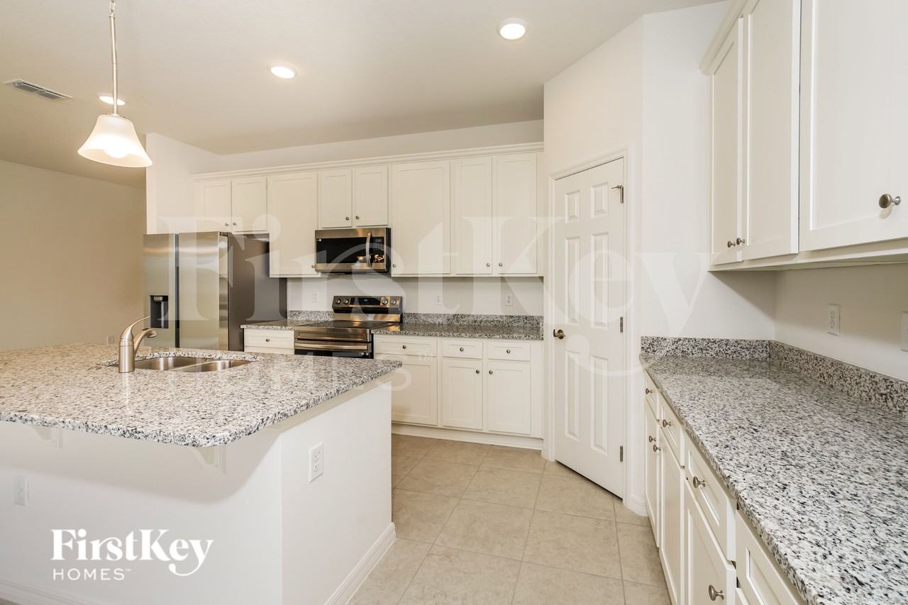 1573 Isleta Loop - Photo 6 of 16