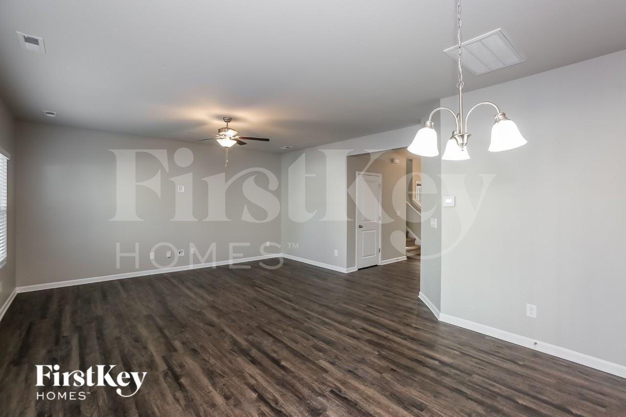 7607 Wallace Farm Ln - Photo 5 of 16