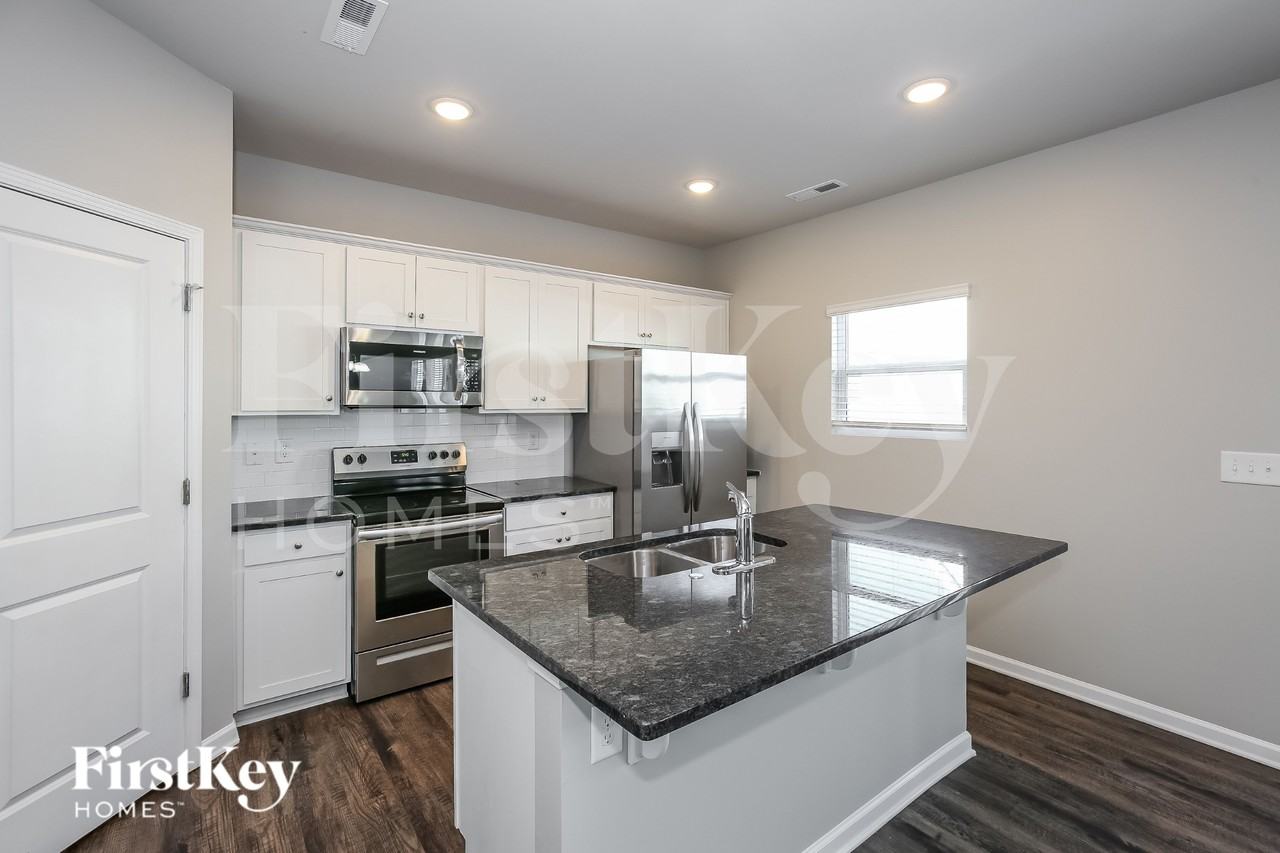 7607 Wallace Farm Ln - Photo 6 of 16