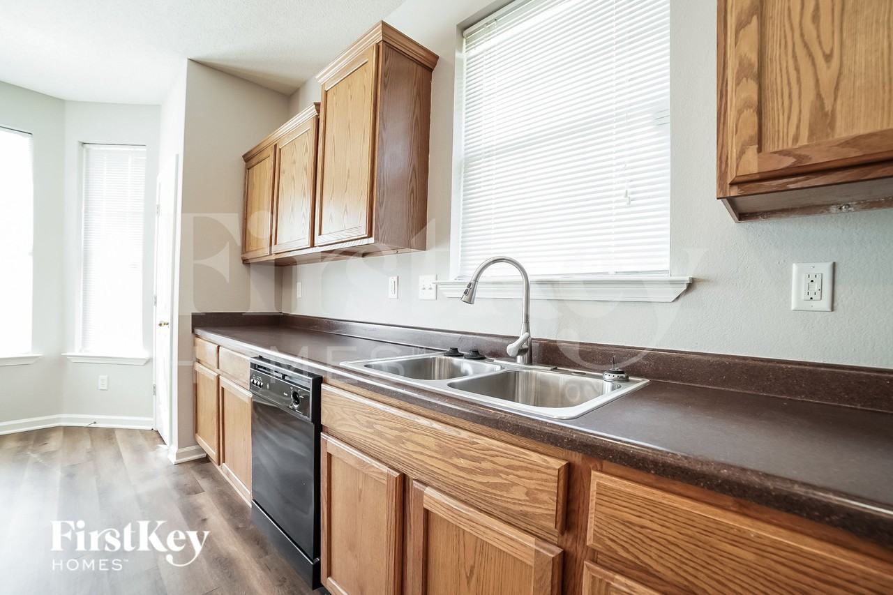 5515 Southern Peaks Rd - Photo 6 of 15