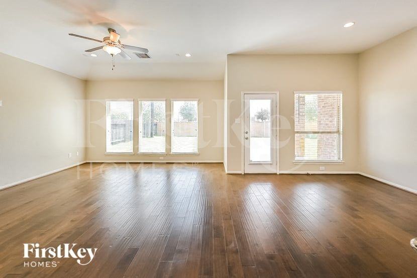 3711 Daintree Park Dr - Photo 2 of 15