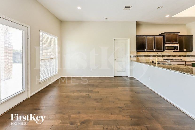 3711 Daintree Park Dr - Photo 5 of 15