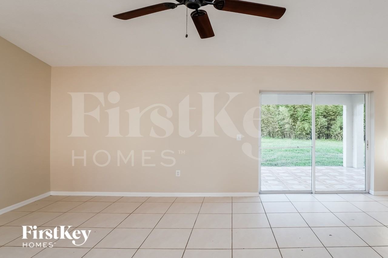 2418 Peace Cir - Photo 2 of 16