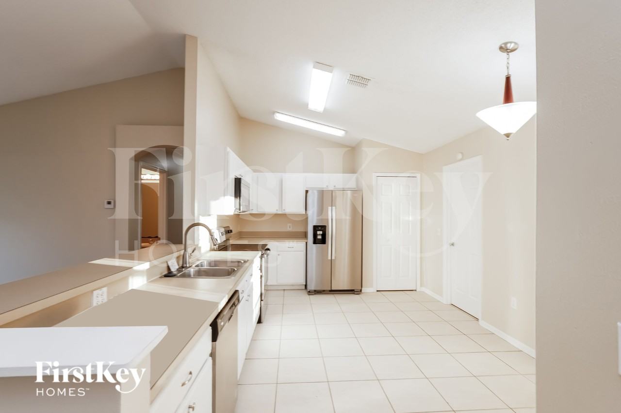 2418 Peace Cir - Photo 5 of 16