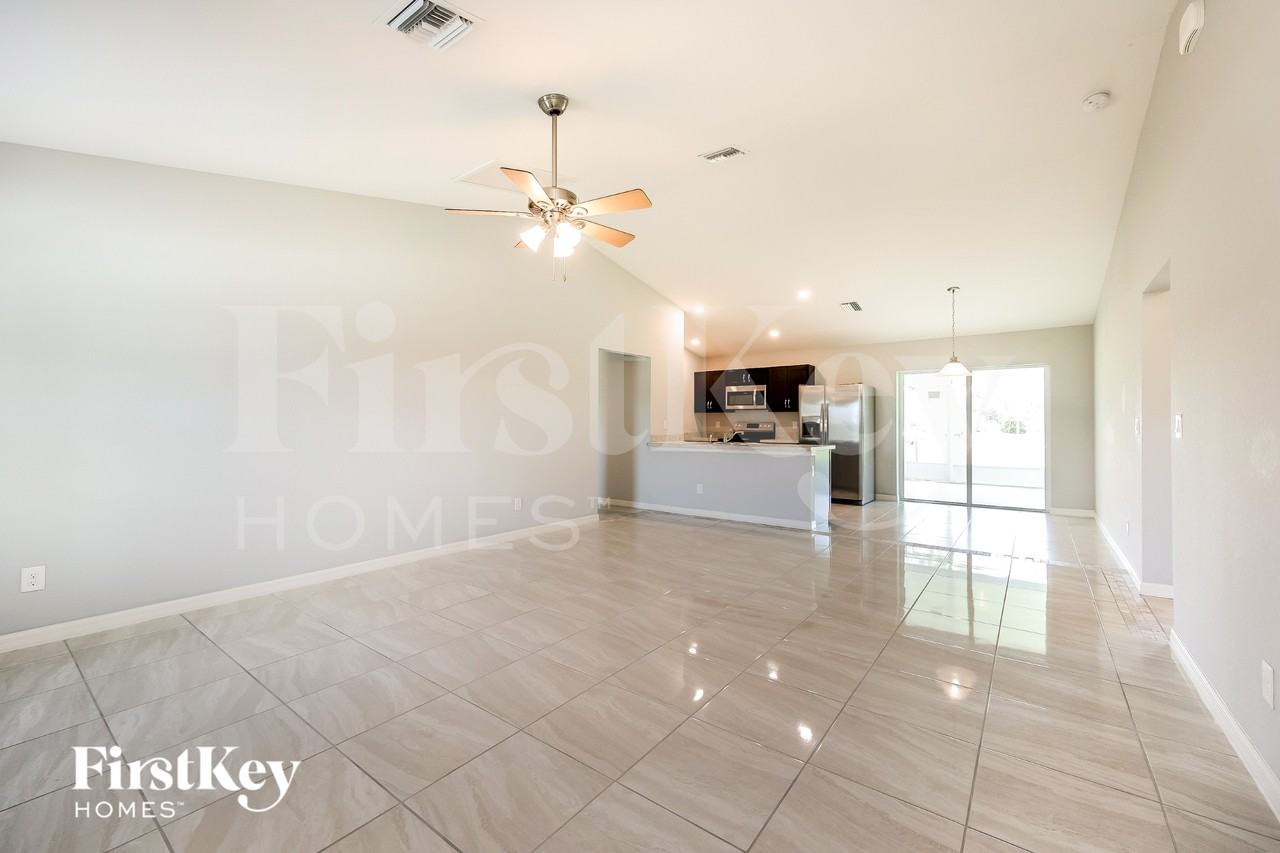 1706 Nw 26th St - Photo 3 of 15