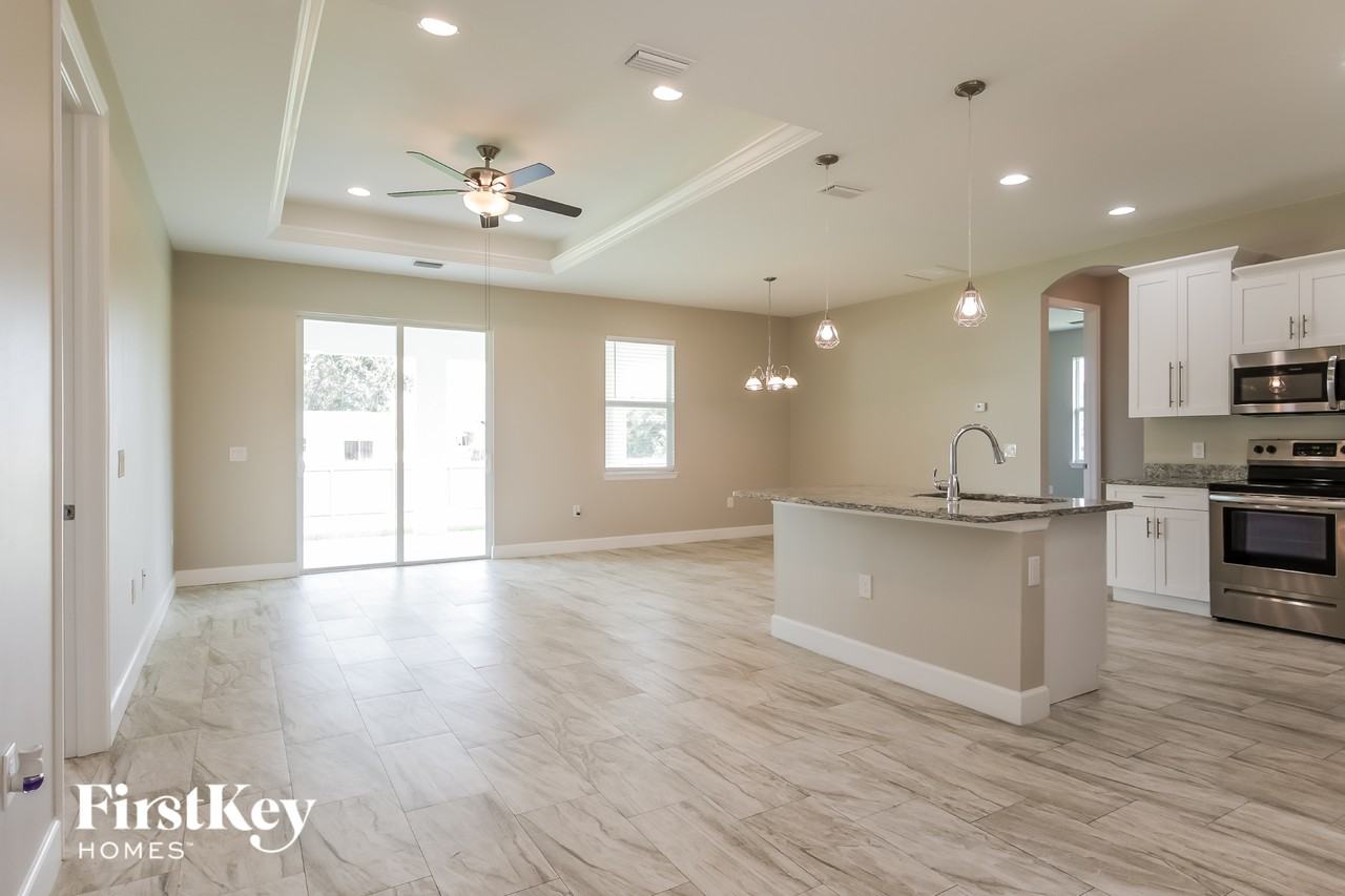 1511 Terry Ave S - Photo 3 of 15