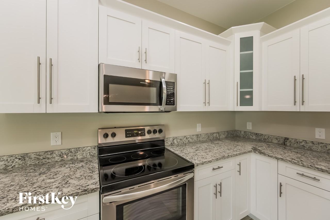 1511 Terry Ave S - Photo 6 of 15