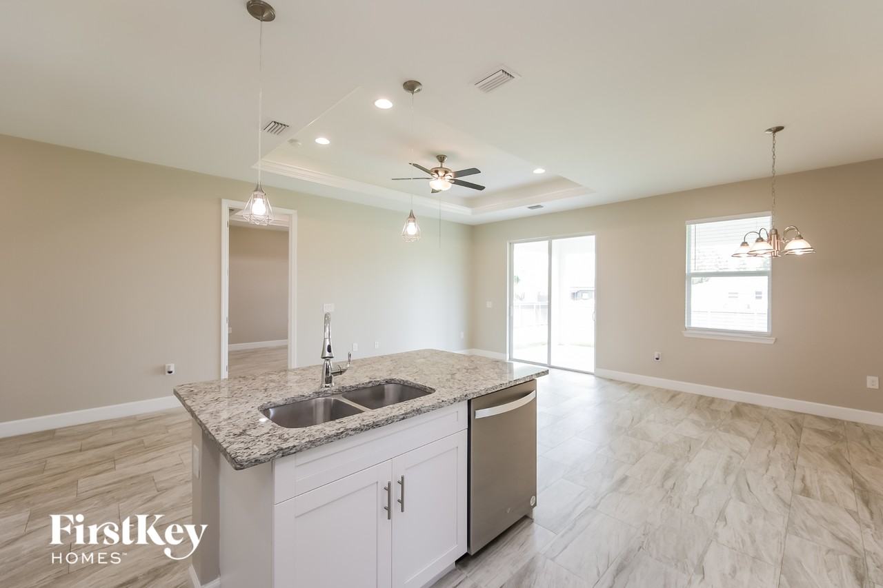 1511 Terry Ave S - Photo 7 of 15