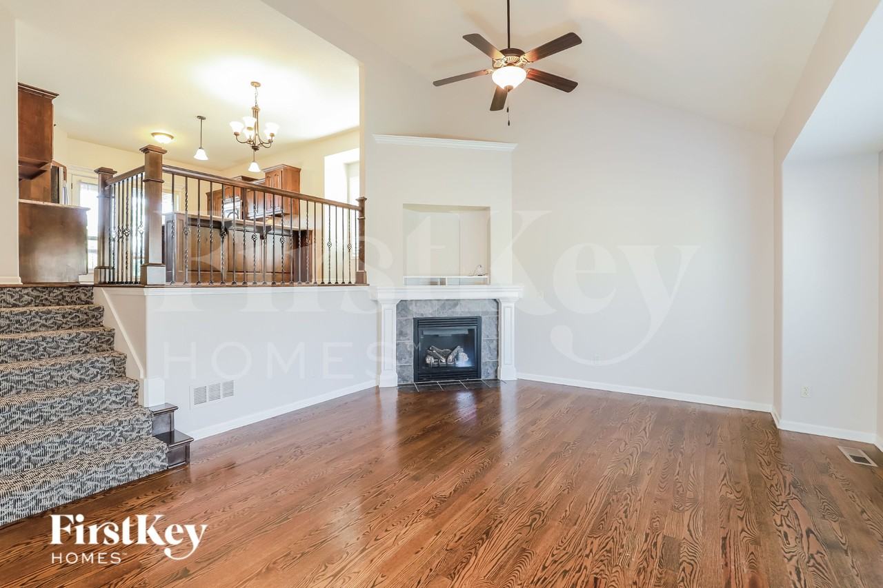 10115 Ne 103rd St - Photo 2 of 16