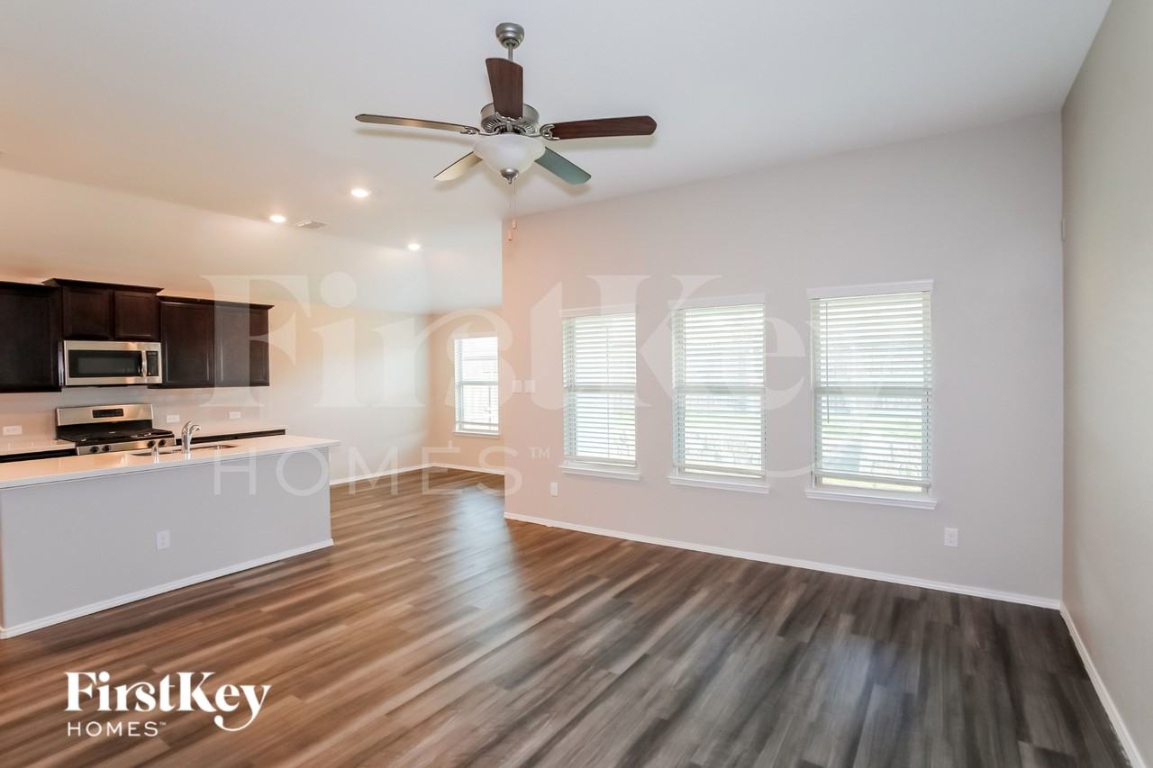 1305 Trumpet Dr - Photo 2 of 15