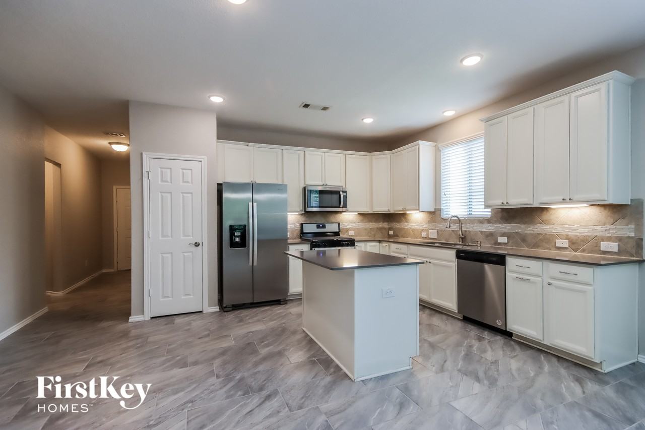 4221 Timberwood Ct - Photo 5 of 15