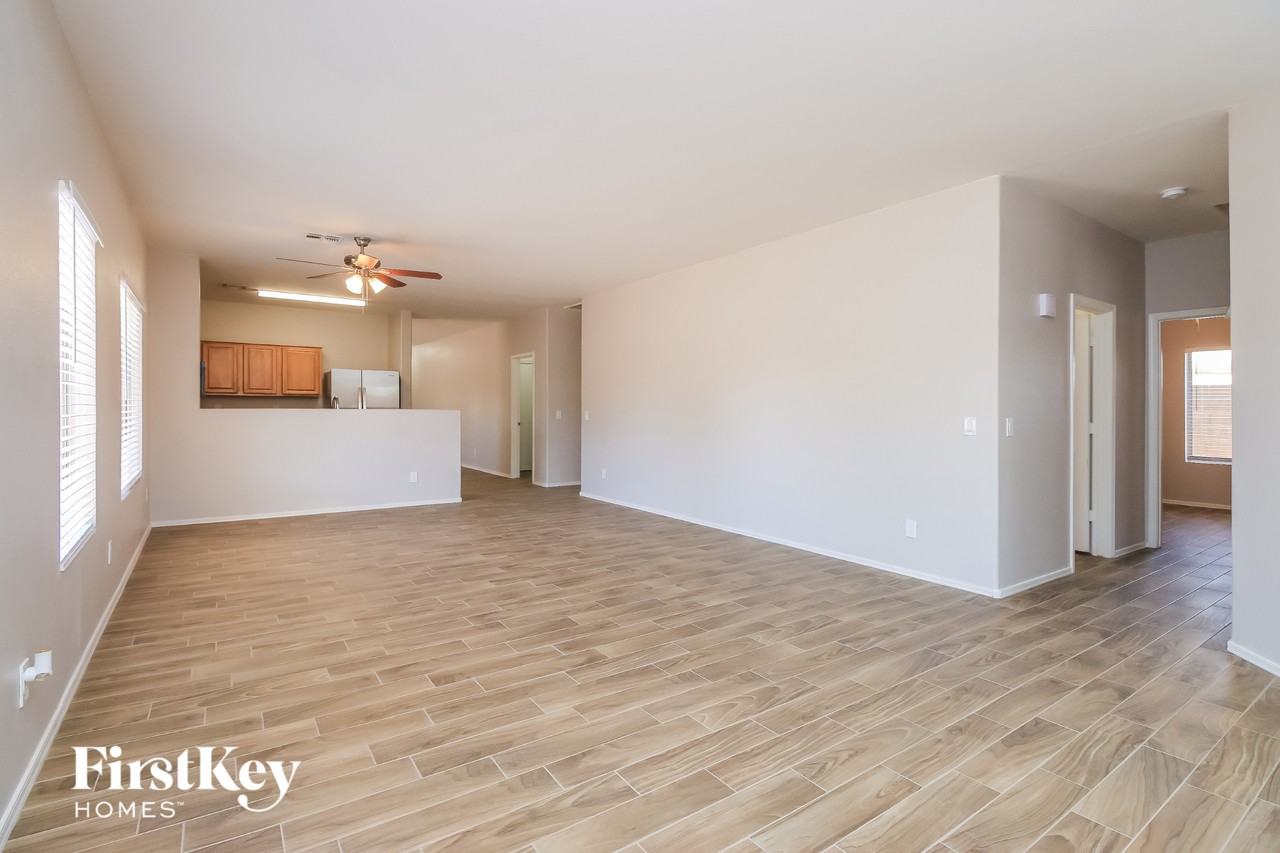 521 E Red Rock Trl - Photo 3 of 15
