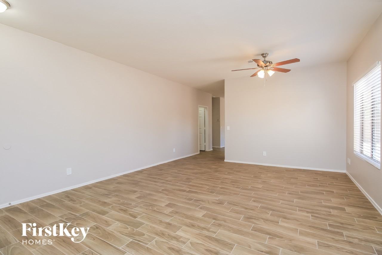 521 E Red Rock Trl - Photo 7 of 15