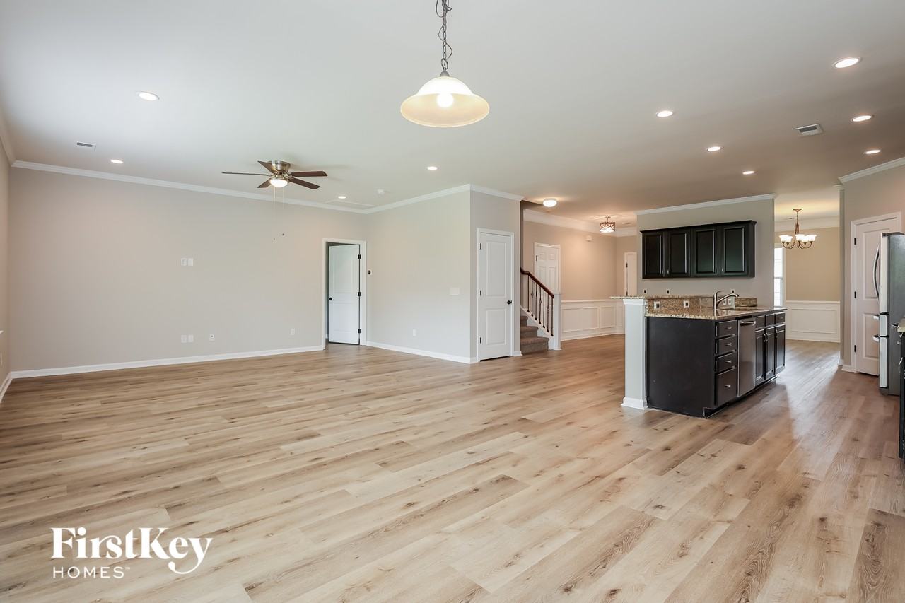 298 Decatur Dr - Photo 3 of 15