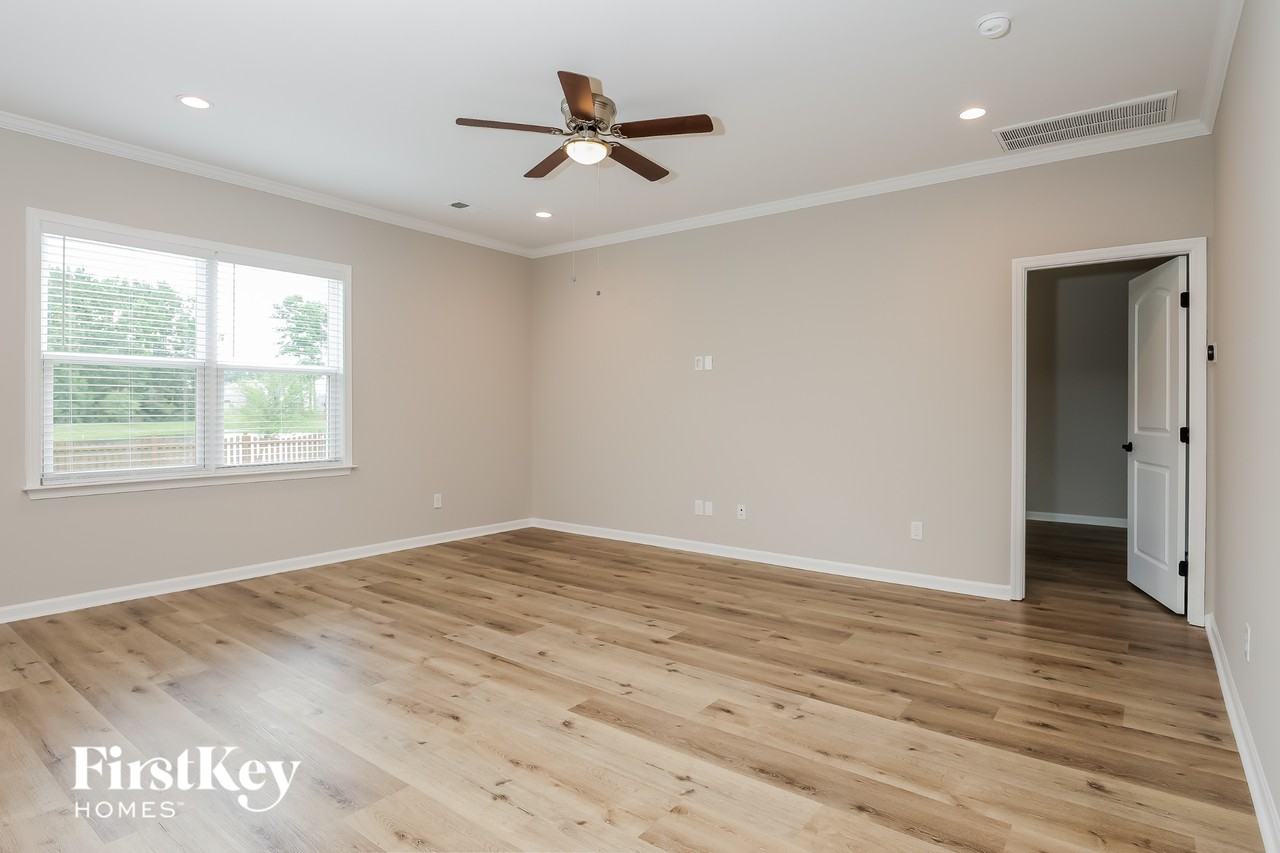 298 Decatur Dr - Photo 4 of 15