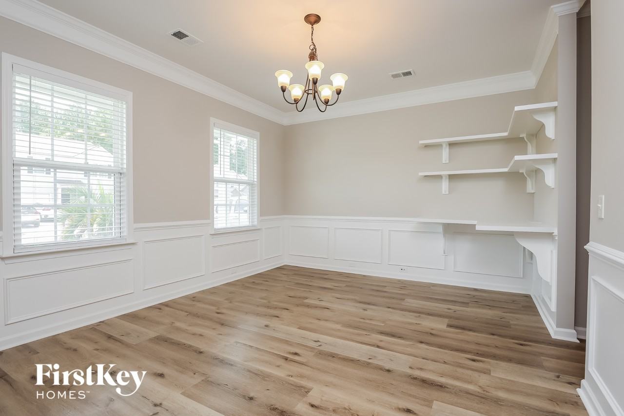 298 Decatur Dr - Photo 5 of 15