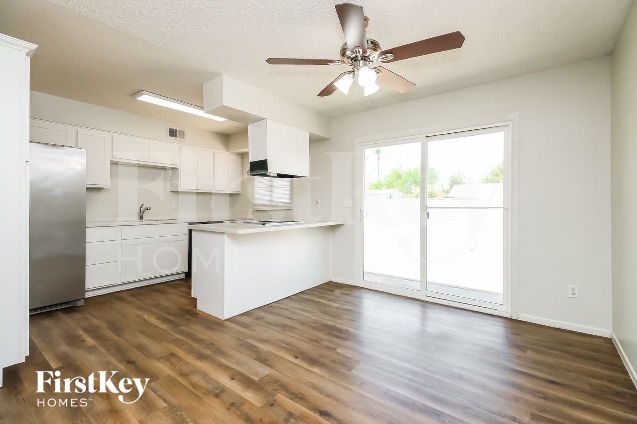 5756 W Cortez St - Photo 5 of 16