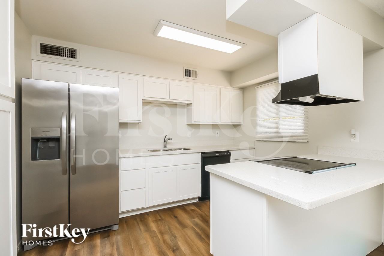 5756 W Cortez St - Photo 7 of 16