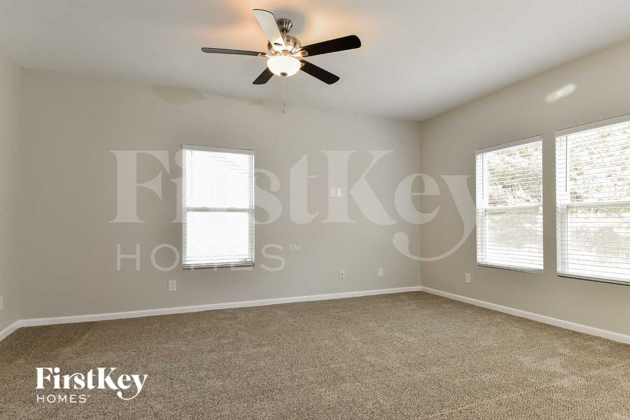 279 Kendall Farms Ct - Photo 3 of 18