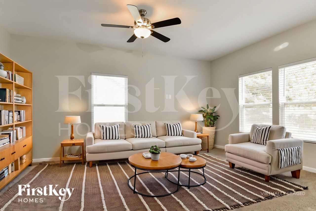 279 Kendall Farms Ct - Photo 4 of 18