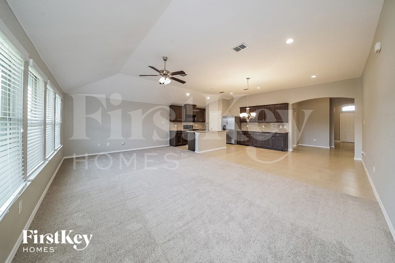 2513 Weatherford Heights Dr - Photo 3 of 15