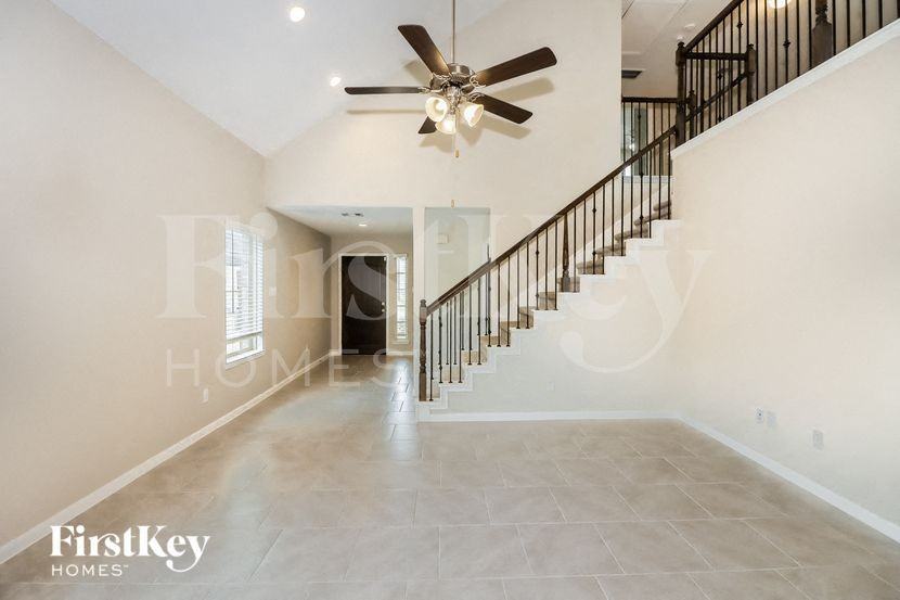 1409 Woods Lake Ct - Photo 3 of 15