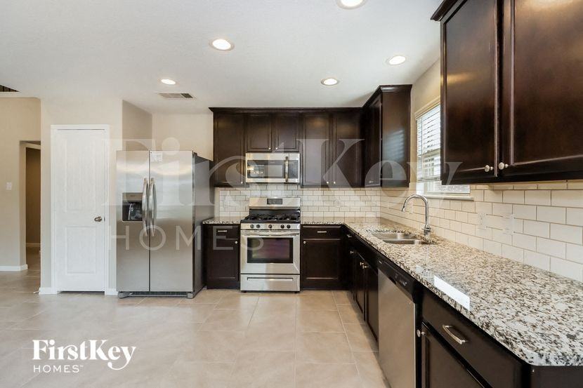 1409 Woods Lake Ct - Photo 6 of 15