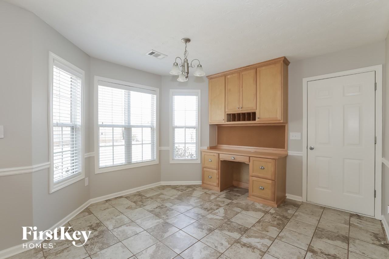 715 Sandstone Trl - Photo 4 of 15