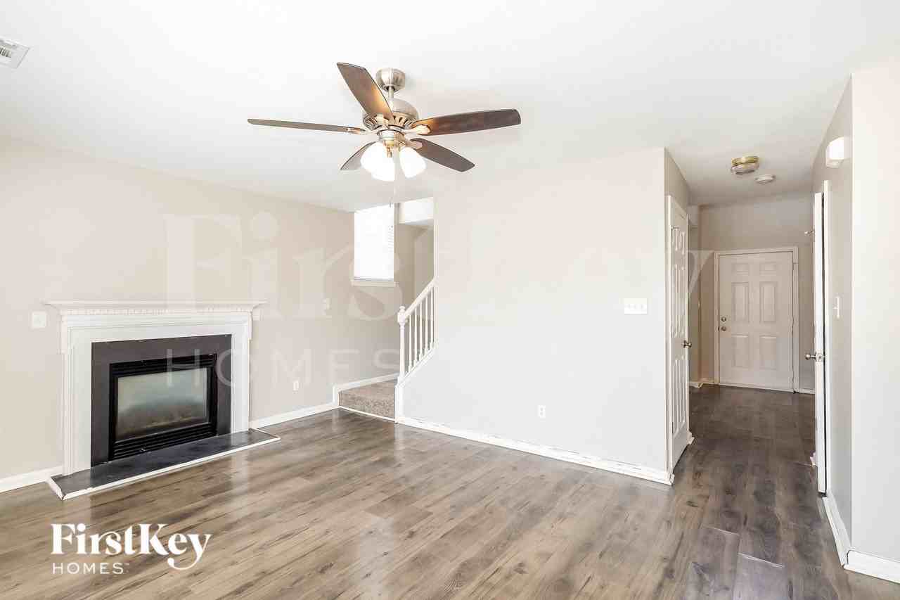 6009 Amber Ct - Photo 3 of 13