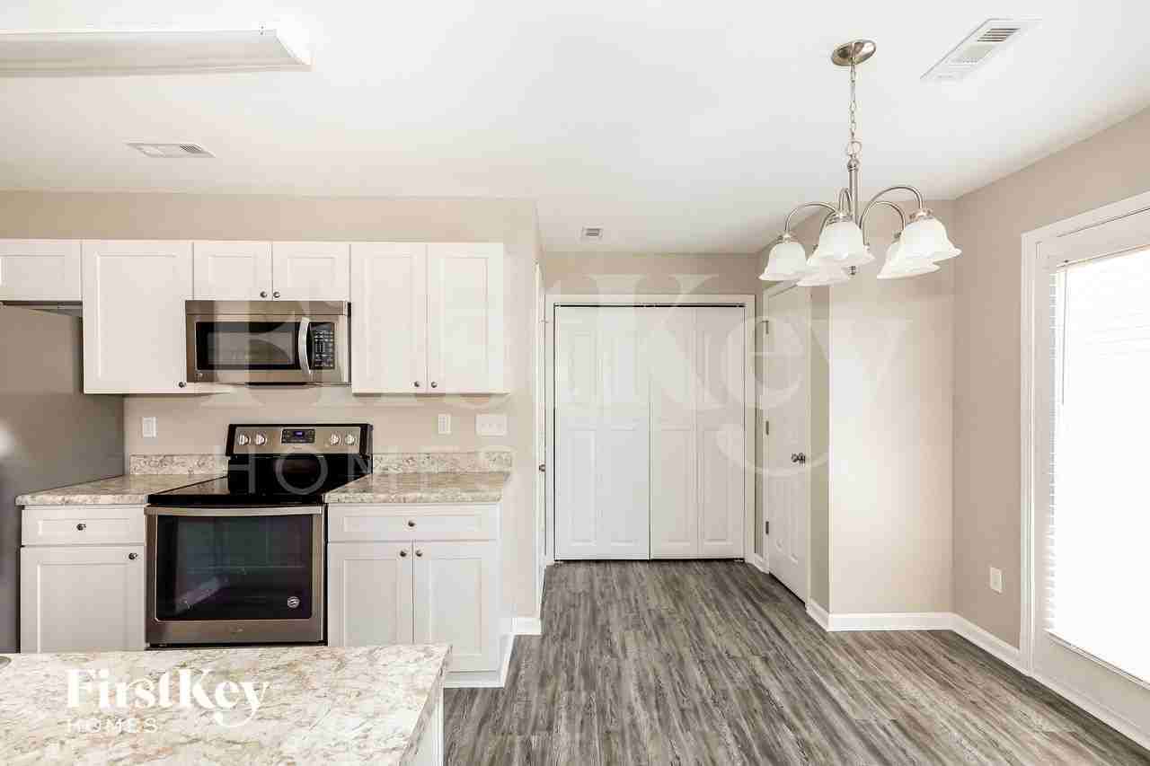 6009 Amber Ct - Photo 5 of 13