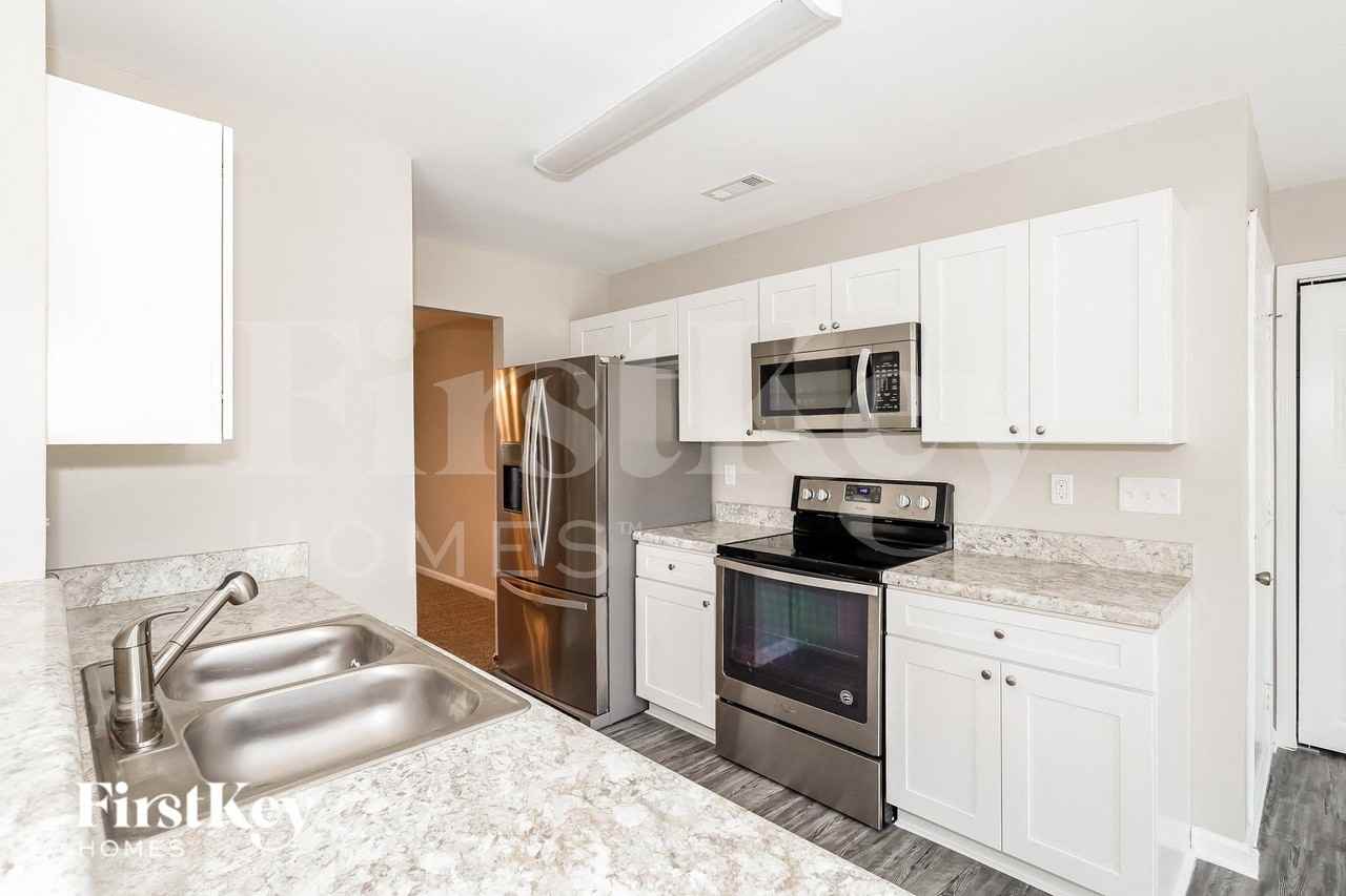 6009 Amber Ct - Photo 7 of 13
