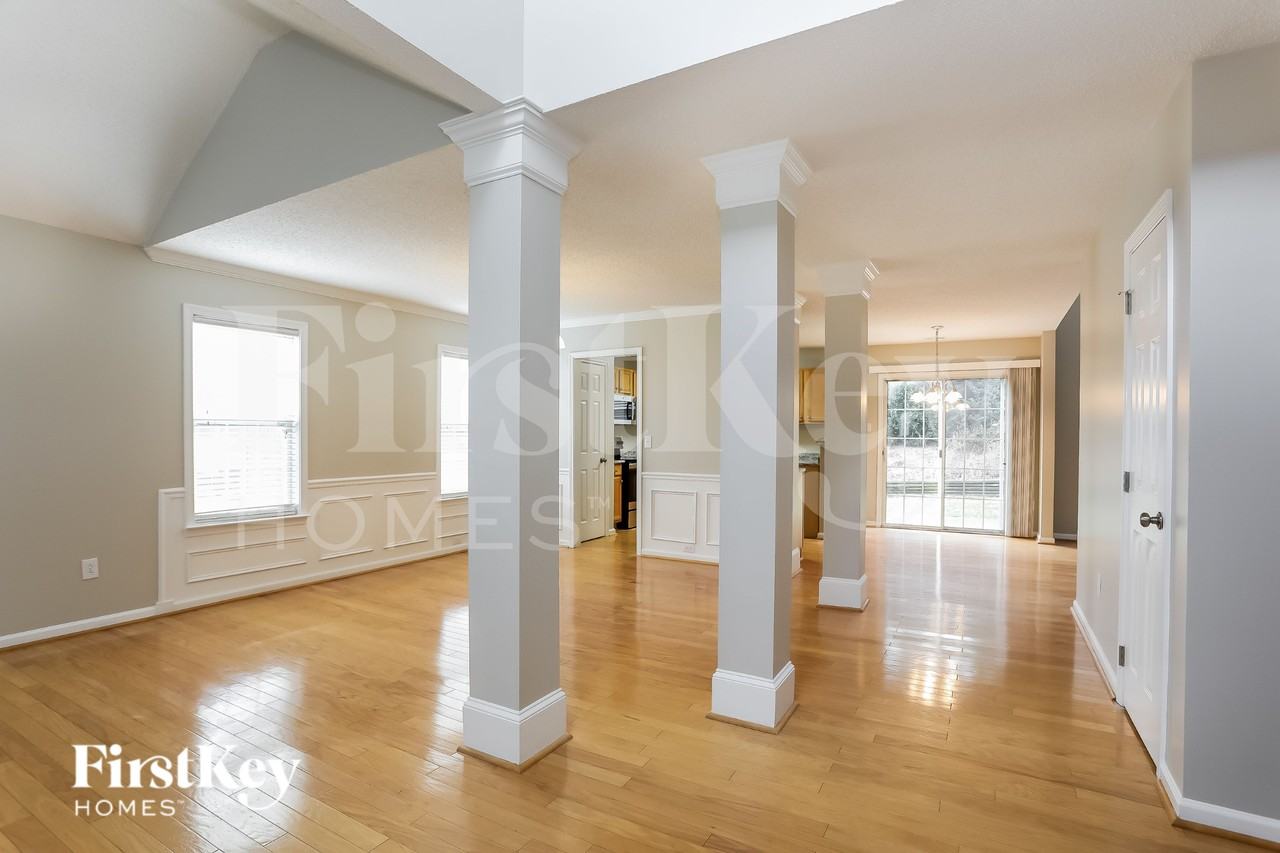 314 Winward Pointe Dr - Photo 3 of 15