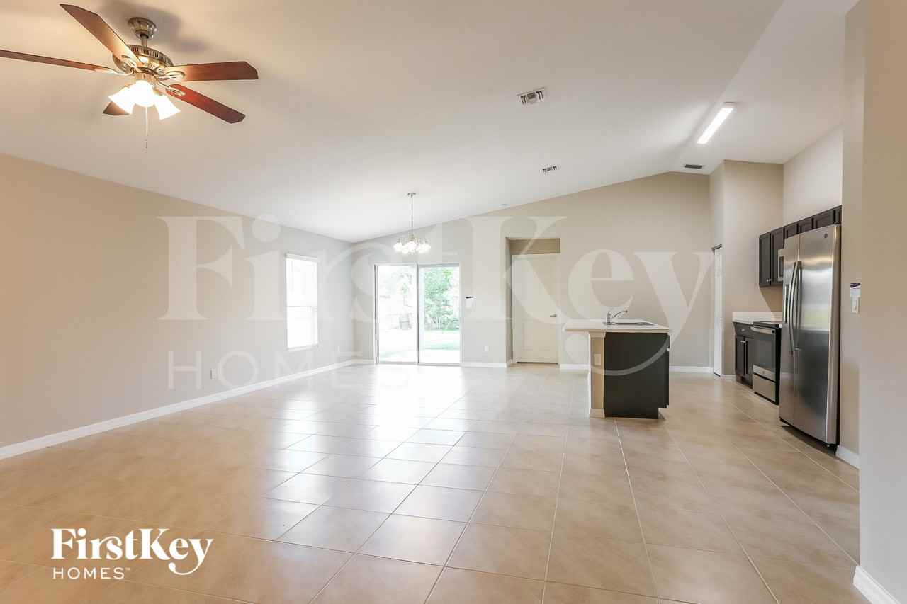 1337 Sw Goodman Ave - Photo 3 of 15