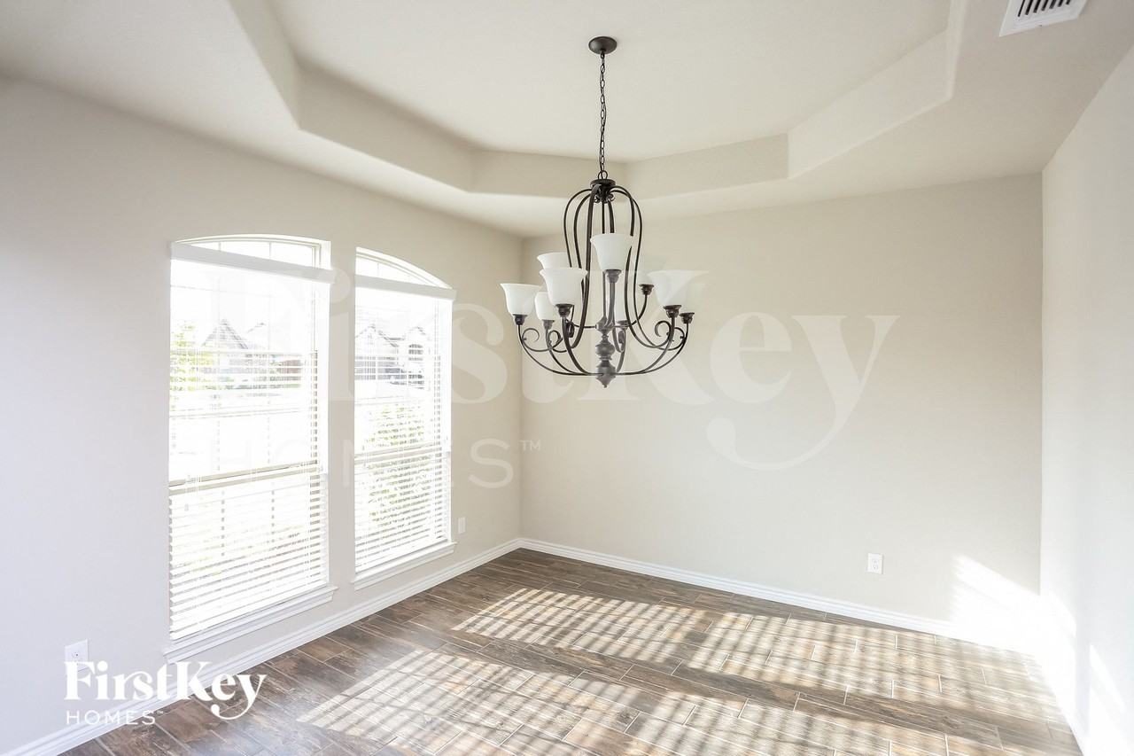 1572 Country Crest Dr - Photo 4 of 15