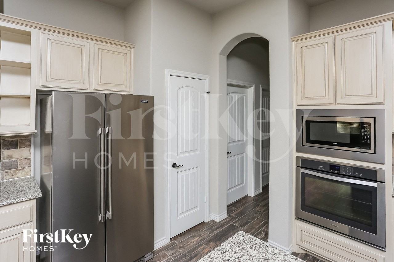 1572 Country Crest Dr - Photo 6 of 15