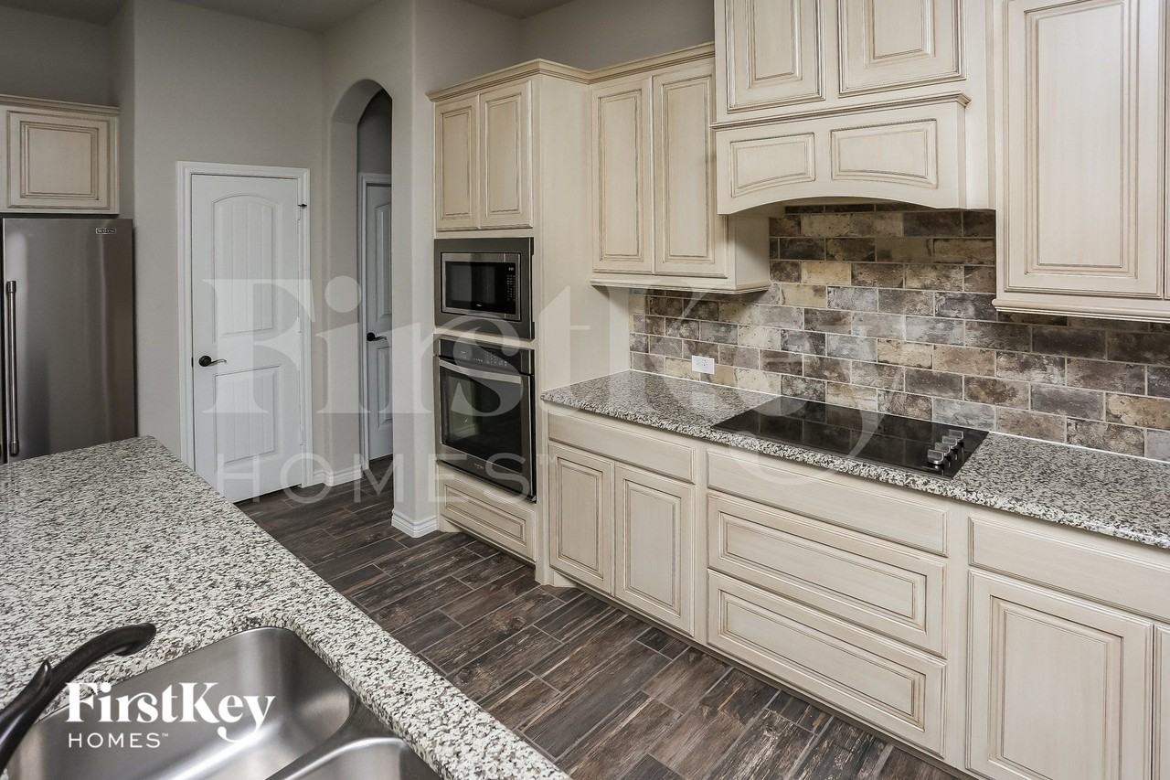 1572 Country Crest Dr - Photo 7 of 15