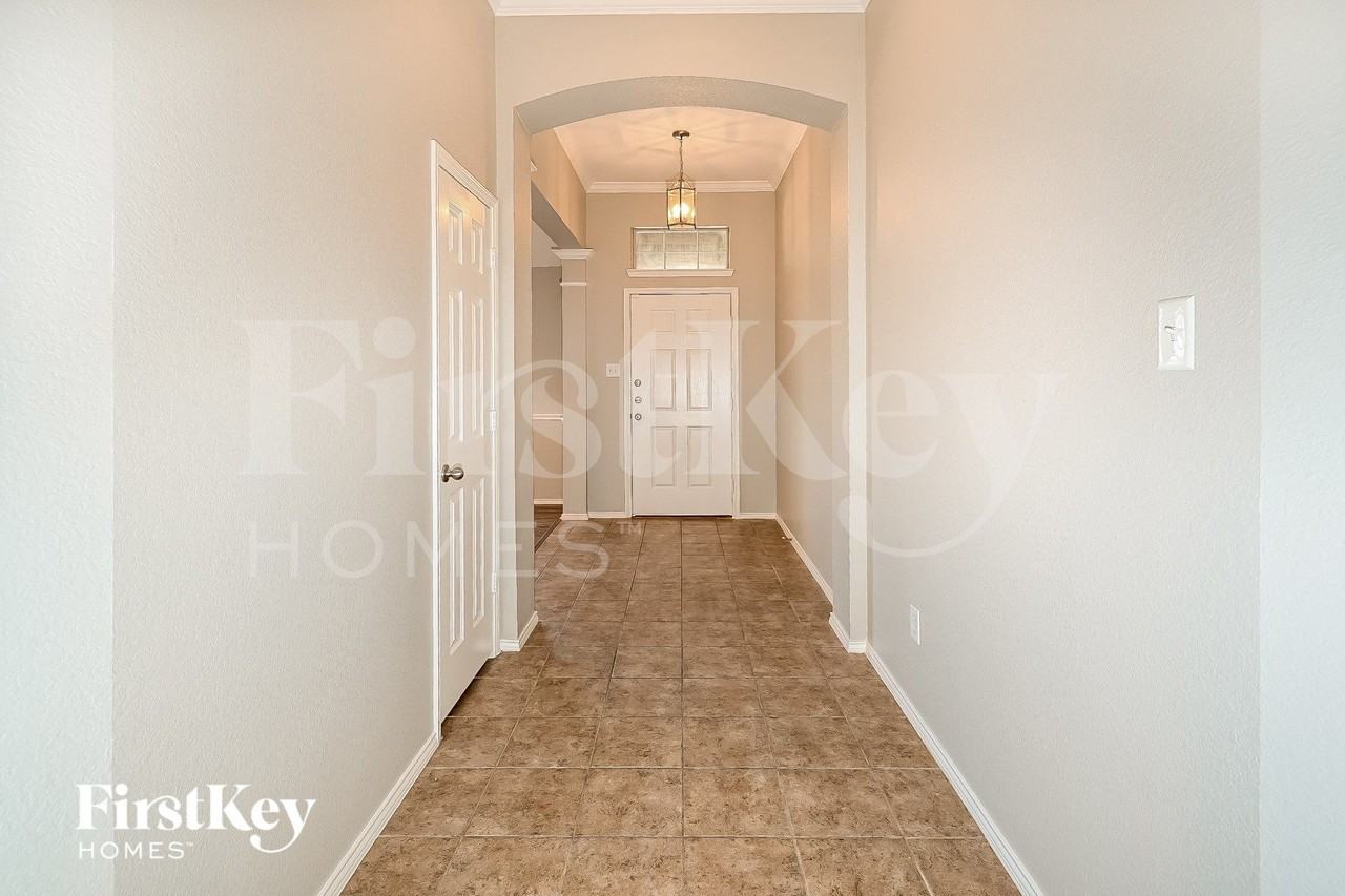 215 Mulberry Dr - Photo 2 of 15