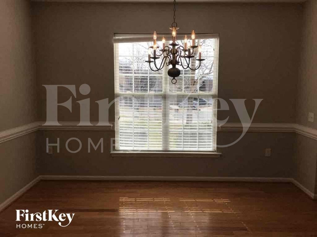 4065 Eastford Ct - Photo 3 of 32