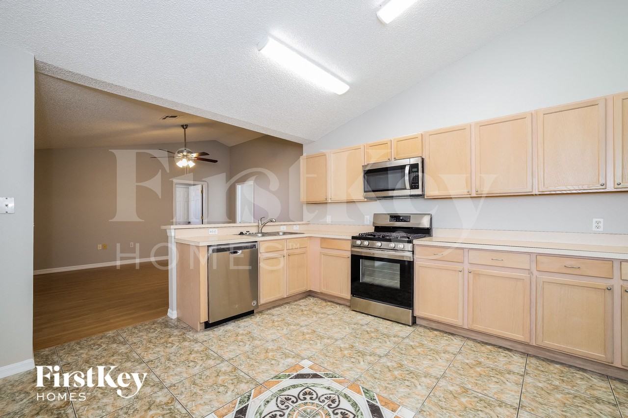 2411 Serenity Bnd - Photo 5 of 15