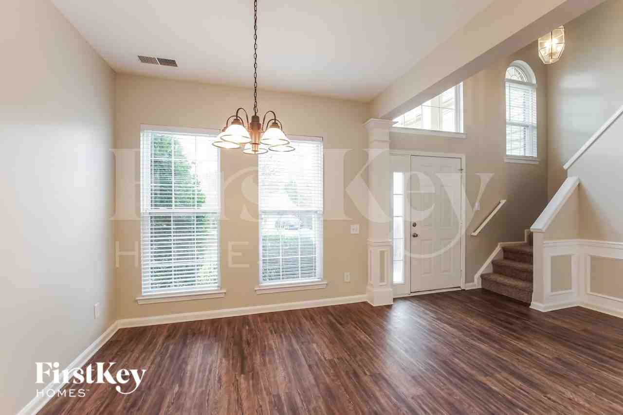 924 Clearbrook Rd - Photo 5 of 16