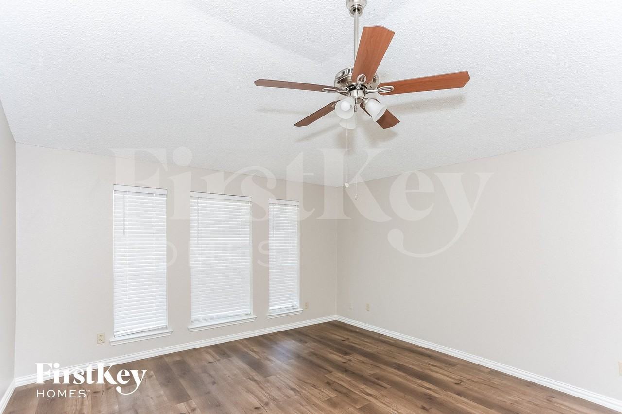 210 Arabian Ln - Photo 2 of 13