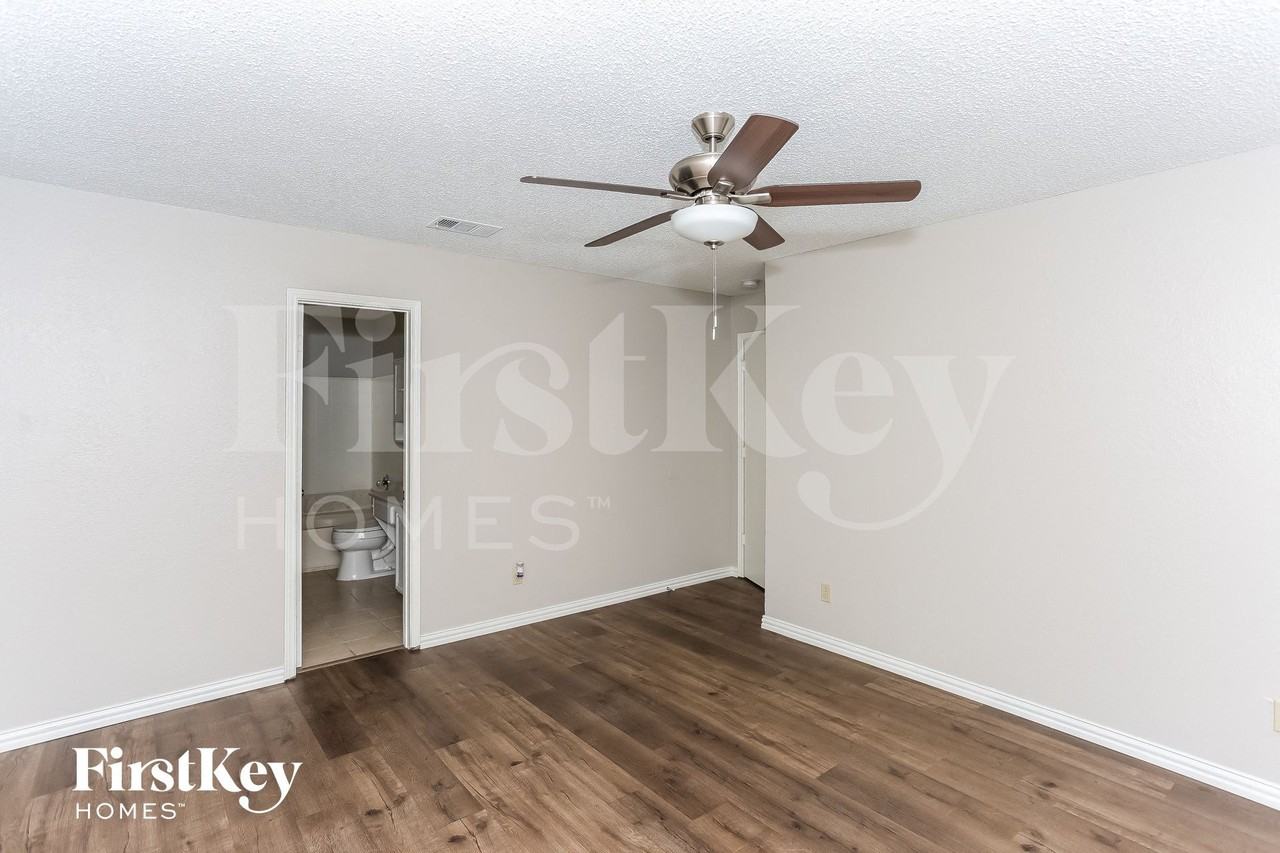 210 Arabian Ln - Photo 5 of 13