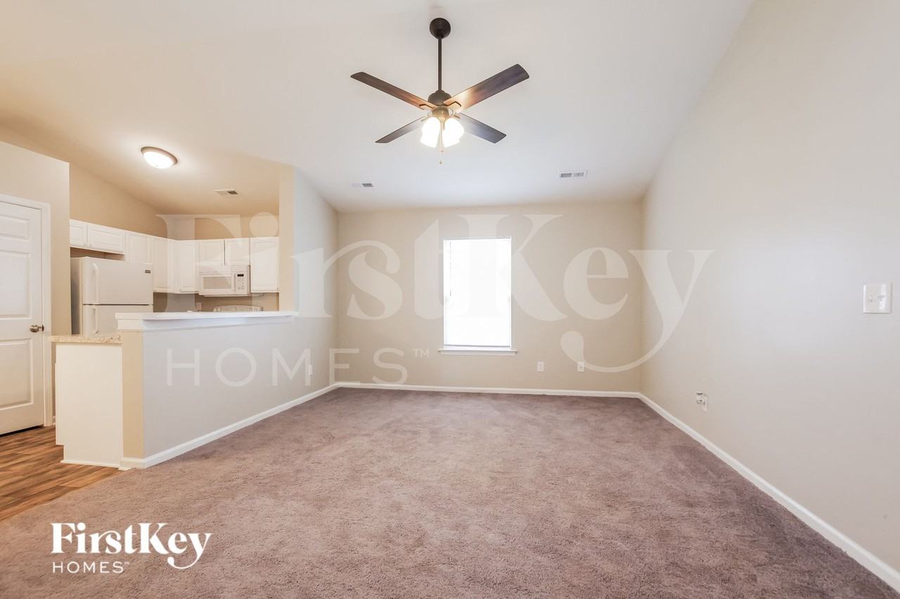 5823 Hamilton Oaks Dr - Photo 2 of 15