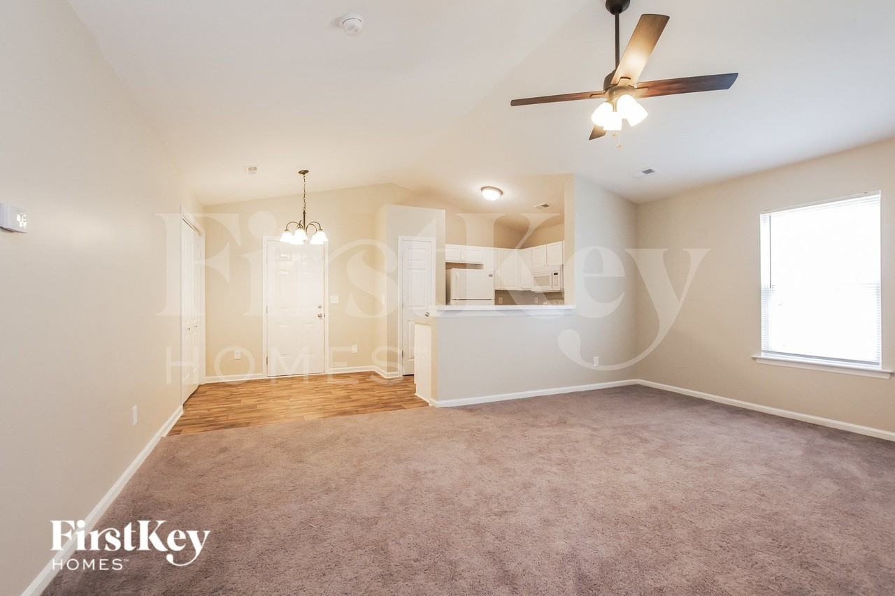 5823 Hamilton Oaks Dr - Photo 3 of 15