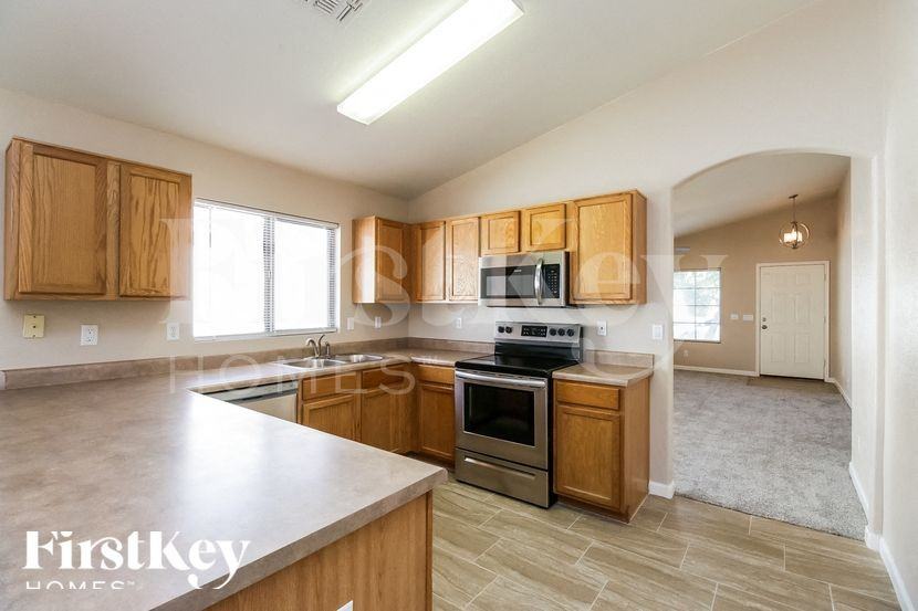 930 E Nardini St - Photo 5 of 15